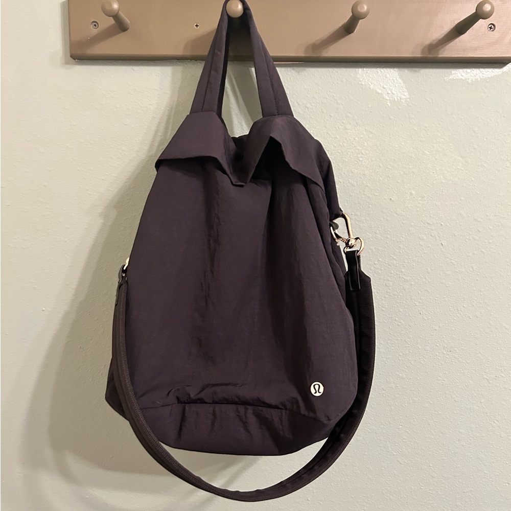 lululemon L19 on my level black purse/tote